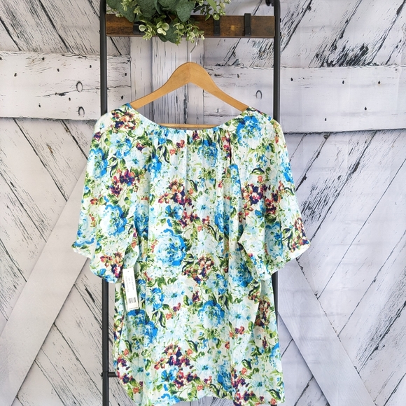 COUNTERPARTS NWT Floral Flutter Sleeve Blouse with V-neck - Picture 4 of 16